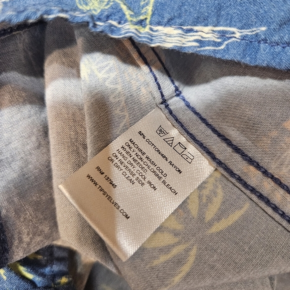 Tipsy Elves Men’s Shirt Size L | Dinosaur Hawaiian Party Shirt | Funny Button-Up - Picture 8 of 9